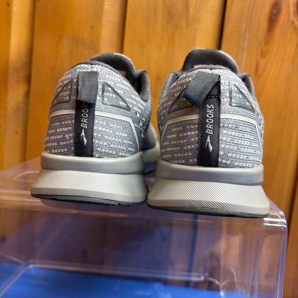 Brooks Levitate 5 Women’s 8 Gray Running Shoes Energize Cushion Neutral Support - Picture 5 of 11